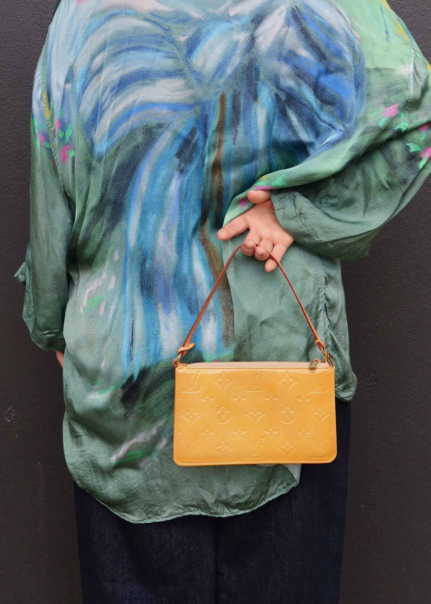 LOUIS VUITTON VINTAGE 1999 Gold Vernis Leather Lexington Pochette Bag