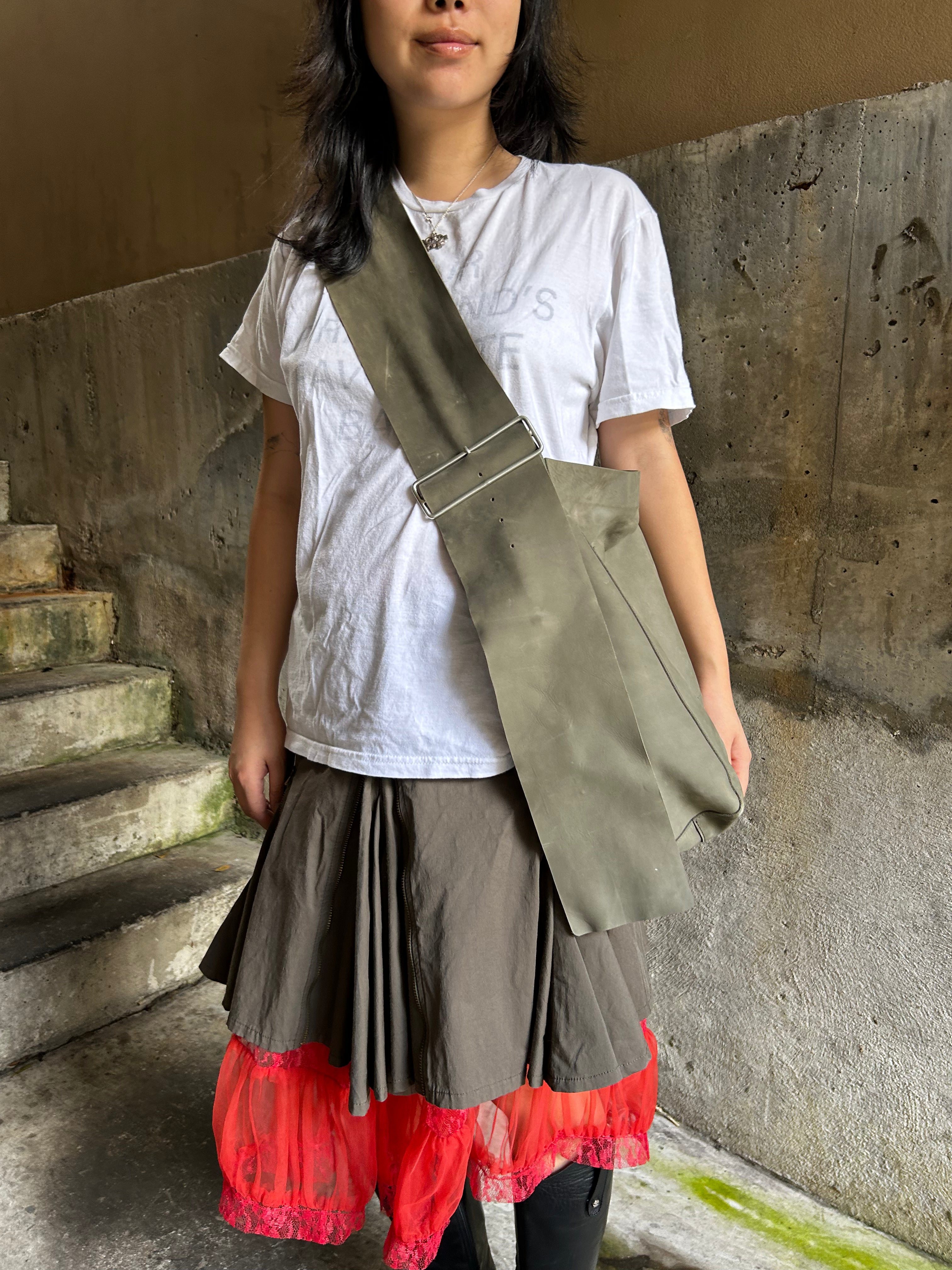 ST AGNI Leather Buckle Tote