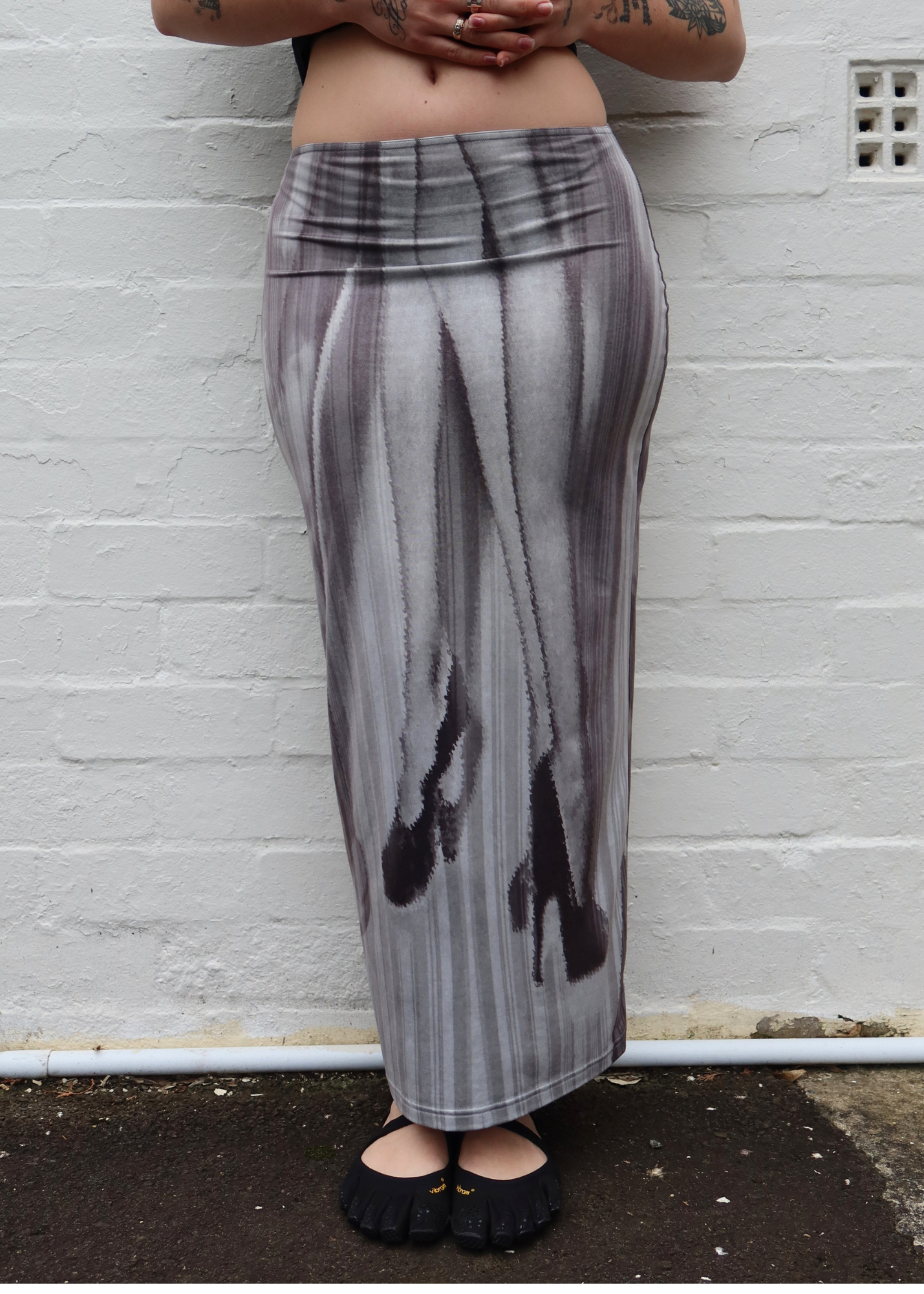 ELISS 'Dancing' Grey Digi Leg Midi Skirt
